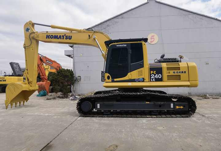 Japan original Used second hand excavator Komatsu PC240LC-8 hydraulic excavator digger for sale - Excavadora de cadenas: foto 5 Japan original Used second hand excavator Komatsu PC240LC-8 hydraulic excavator digger for sale - Excavadora de cadenas: foto 5