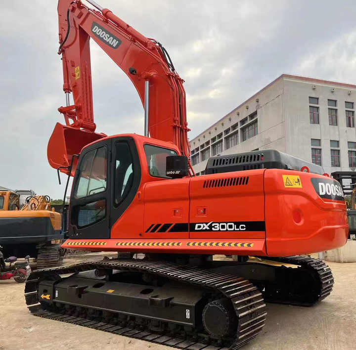 Original Korea Doosan Used Excavator 30 Ton Doosan DX300LC Crawler Excavator For Sale - Excavadora de cadenas: foto 4 Original Korea Doosan Used Excavator 30 Ton Doosan DX300LC Crawler Excavator For Sale - Excavadora de cadenas: foto 4