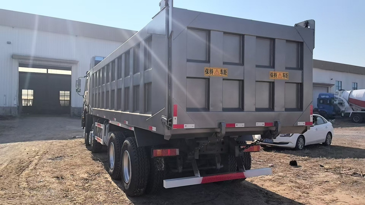 SINOTRUK Howo Dump truck 371hp 8x4 - Camión volquete: foto 2 SINOTRUK Howo Dump truck 371hp 8x4 - Camión volquete: foto 2