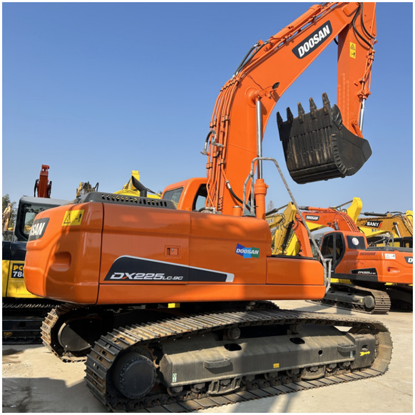 Second Hand Doosan Excavator Crawler DX225LC-9C crawler Used Excavator For Sale in shanghai yard - Excavadora de cadenas: foto 1 Second Hand Doosan Excavator Crawler DX225LC-9C crawler Used Excavator For Sale in shanghai yard - Excavadora de cadenas: foto 1