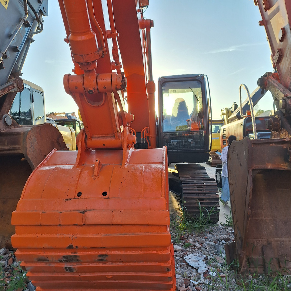 Second hand Hitachi ZX210 excavator - Excavadora: foto 1 Second hand Hitachi ZX210 excavator - Excavadora: foto 1