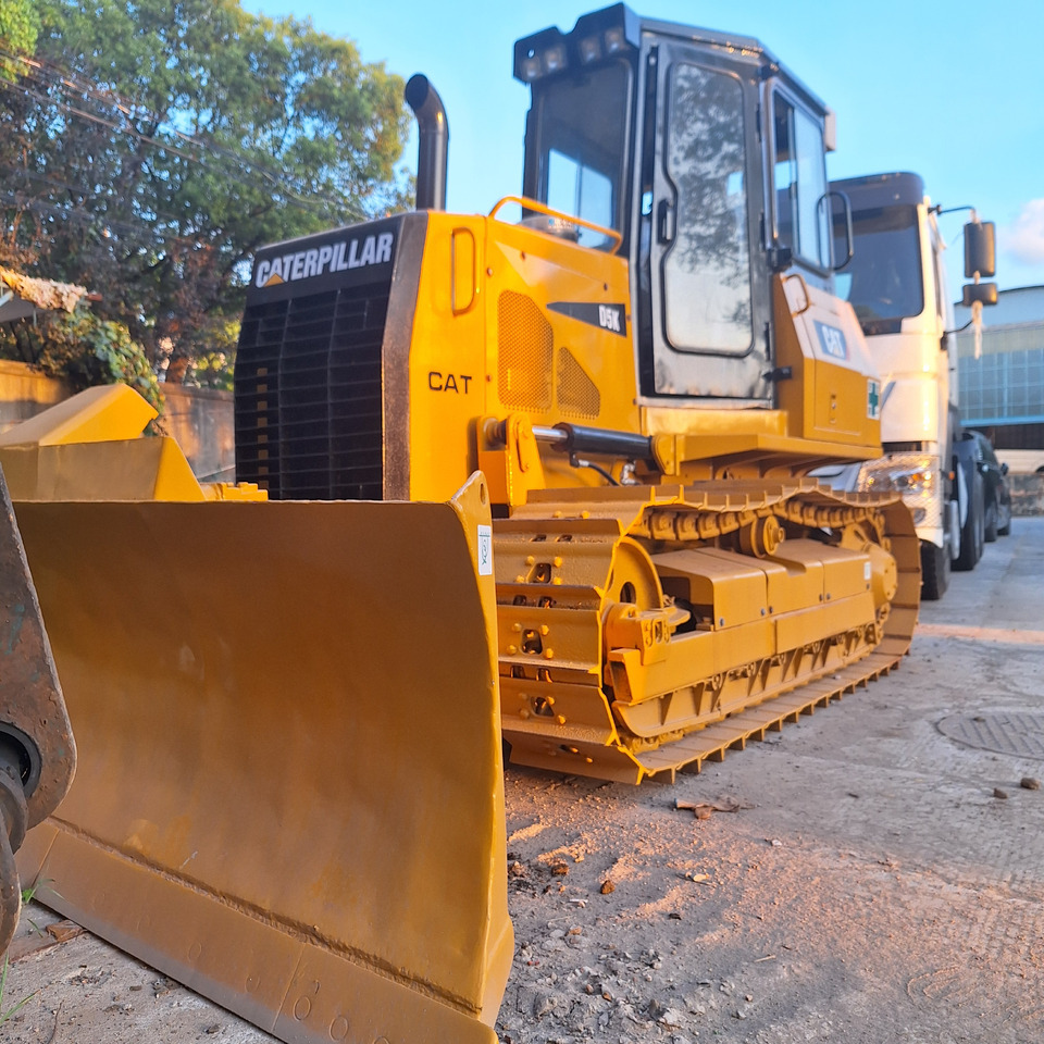 Used caterpillar cat D5k bulldozer - Bulldozer: foto 3 Used caterpillar cat D5k bulldozer - Bulldozer: foto 3
