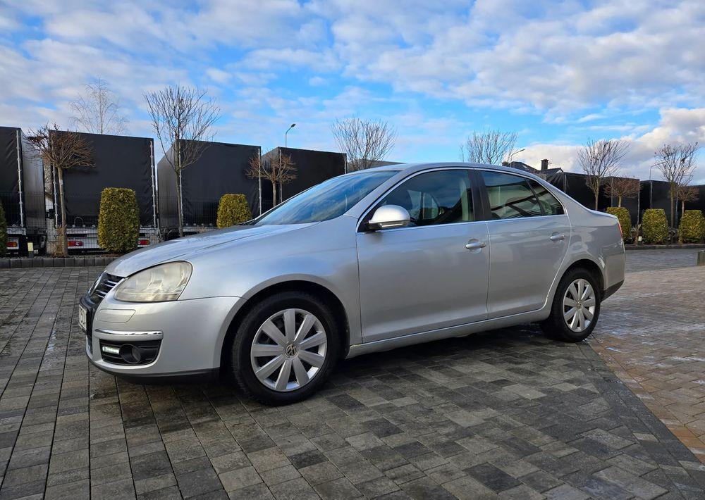 Volkswagen Jetta 2.0 TDI Sportline - Berlina: foto 5 Volkswagen Jetta 2.0 TDI Sportline - Berlina: foto 5