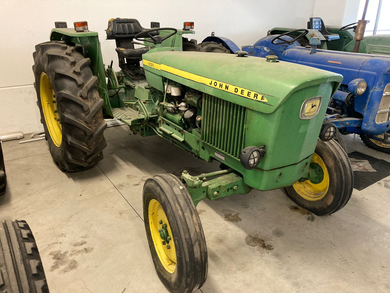 JOHN DEERE 1020 - Tractor: foto 1 JOHN DEERE 1020 - Tractor: foto 1