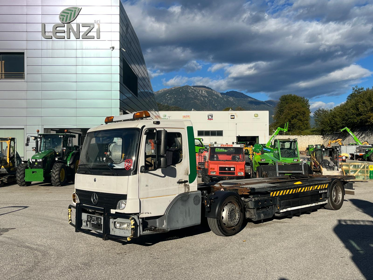 MERCEDES-BENZ KAMAG - Camión portacontenedore/ Intercambiable: foto 3 MERCEDES-BENZ KAMAG - Camión portacontenedore/ Intercambiable: foto 3