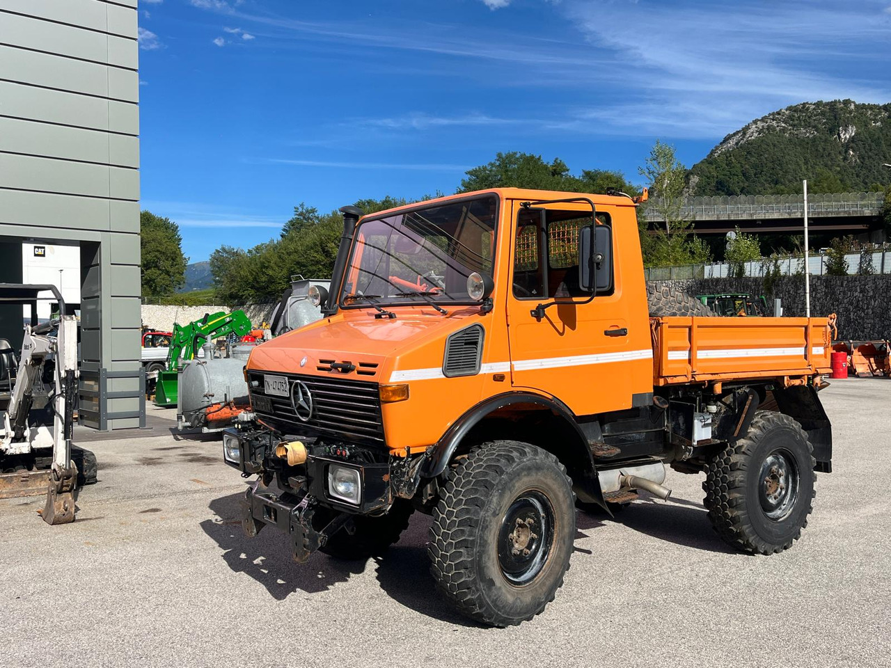 MERCEDES BENZ UNIMOG U1200 – 70 - Camión volquete: foto 1 MERCEDES BENZ UNIMOG U1200 – 70 - Camión volquete: foto 1