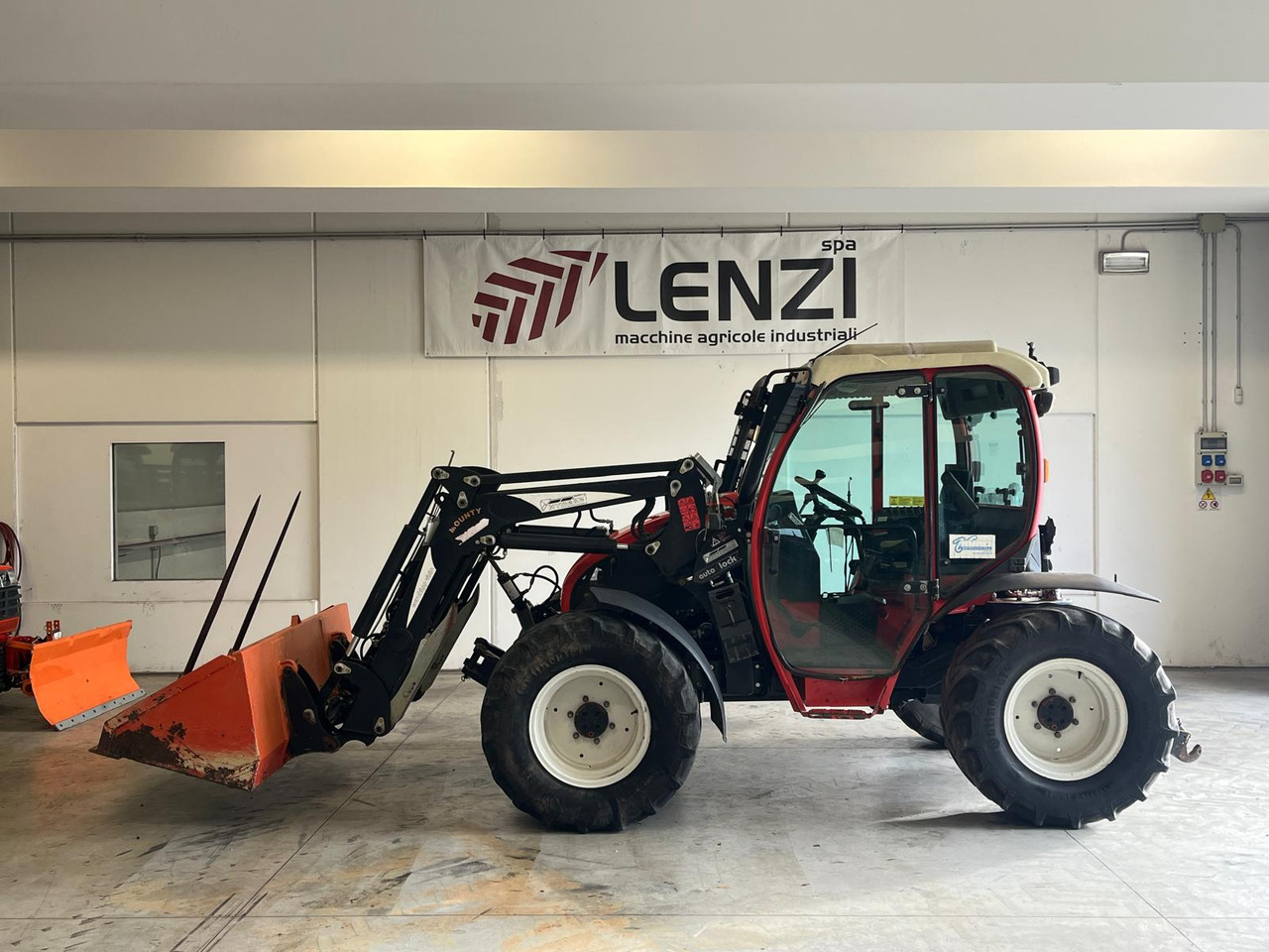 REFORM MOUNY 80S + CARICATORE HYDRAC - Tractor: foto 1 REFORM MOUNY 80S + CARICATORE HYDRAC - Tractor: foto 1