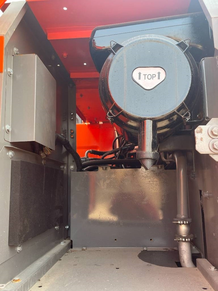 Hitachi 210LC - Excavadora de cadenas: foto 2 Hitachi 210LC - Excavadora de cadenas: foto 2