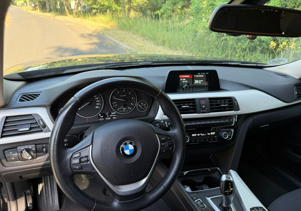 Coche familiar BMW SERIA 3 V (F30/F31/F34) BMW SERIA 3 318d 150KM Automat SportLine*AdaptiveLed*Navi*Półskóra*SerwisBMW* FV: foto 12