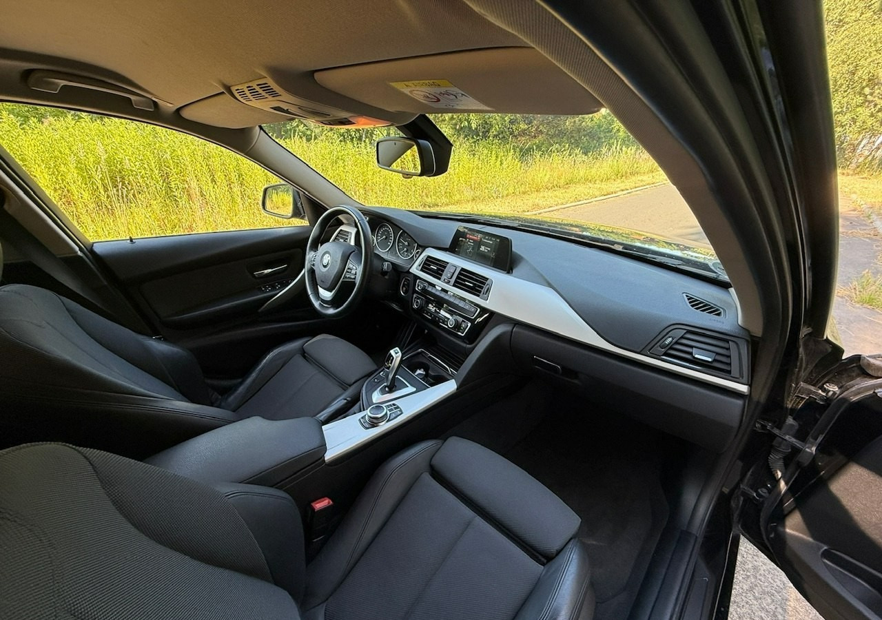 Coche familiar BMW SERIA 3 V (F30/F31/F34) BMW SERIA 3 318d 150KM Automat SportLine*AdaptiveLed*Navi*Półskóra*SerwisBMW* FV: foto 20