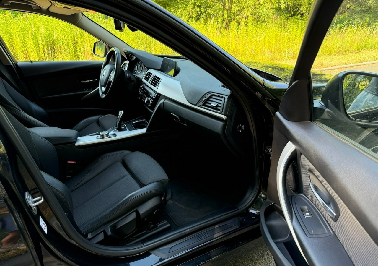Coche familiar BMW SERIA 3 V (F30/F31/F34) BMW SERIA 3 318d 150KM Automat SportLine*AdaptiveLed*Navi*Półskóra*SerwisBMW* FV: foto 18