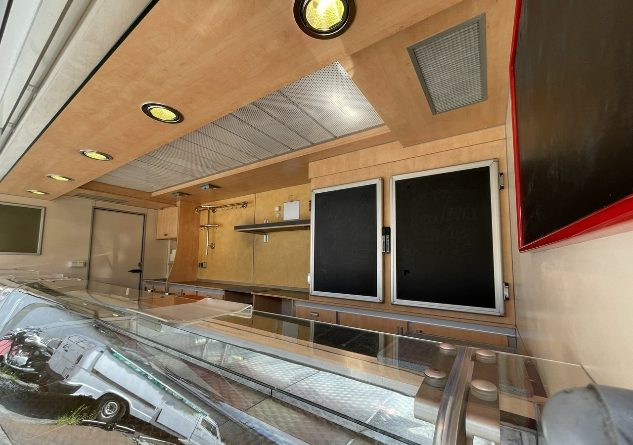 Fiat Ducato Autosklep wędlin Gastronomiczny Food Truck Foodtruck Sklep Borco - Camión tienda: foto 4 Fiat Ducato Autosklep wędlin Gastronomiczny Food Truck Foodtruck Sklep Borco - Camión tienda: foto 4