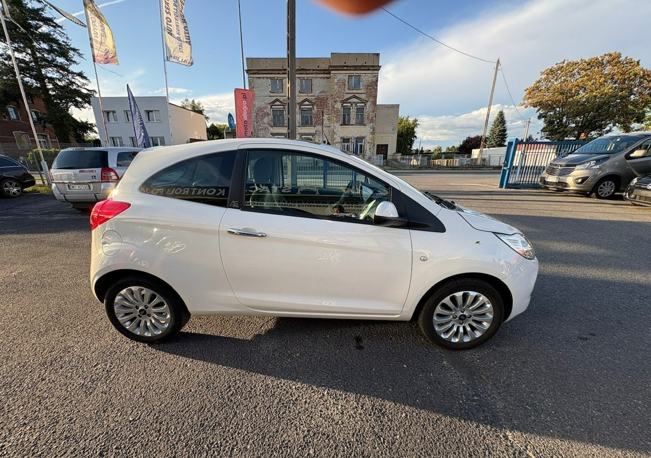 Ford KA II Ford KA 1.2 Champions Edition Klima Panorama 2012 - Hatchback: foto 5 Ford KA II Ford KA 1.2 Champions Edition Klima Panorama 2012 - Hatchback: foto 5