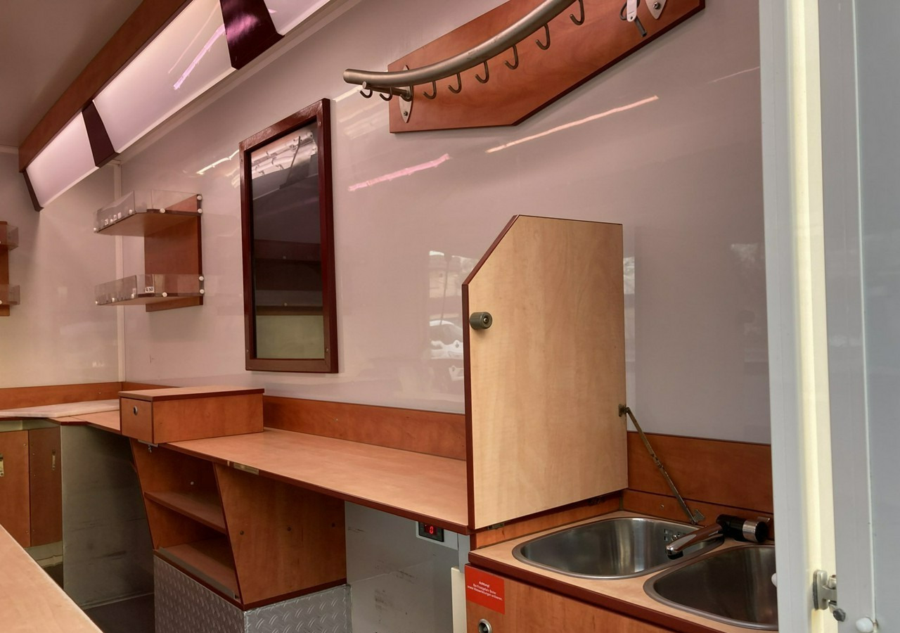 Inna Inny Autosklep wędlin Gastronomiczna food truck foodtruck sklep 2004 - Remolque venta ambulante: foto 3 Inna Inny Autosklep wędlin Gastronomiczna food truck foodtruck sklep 2004 - Remolque venta ambulante: foto 3