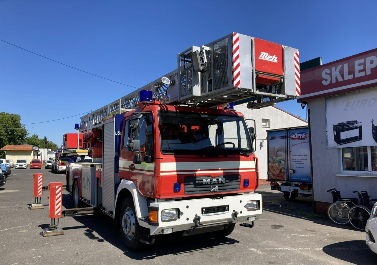 MAN Inny MAN Man 15,280 Straż pożarna drabina Strażacka zwyżka podnośnik 32m Metz - Camión de bomberos: foto 3 MAN Inny MAN Man 15,280 Straż pożarna drabina Strażacka zwyżka podnośnik 32m Metz - Camión de bomberos: foto 3