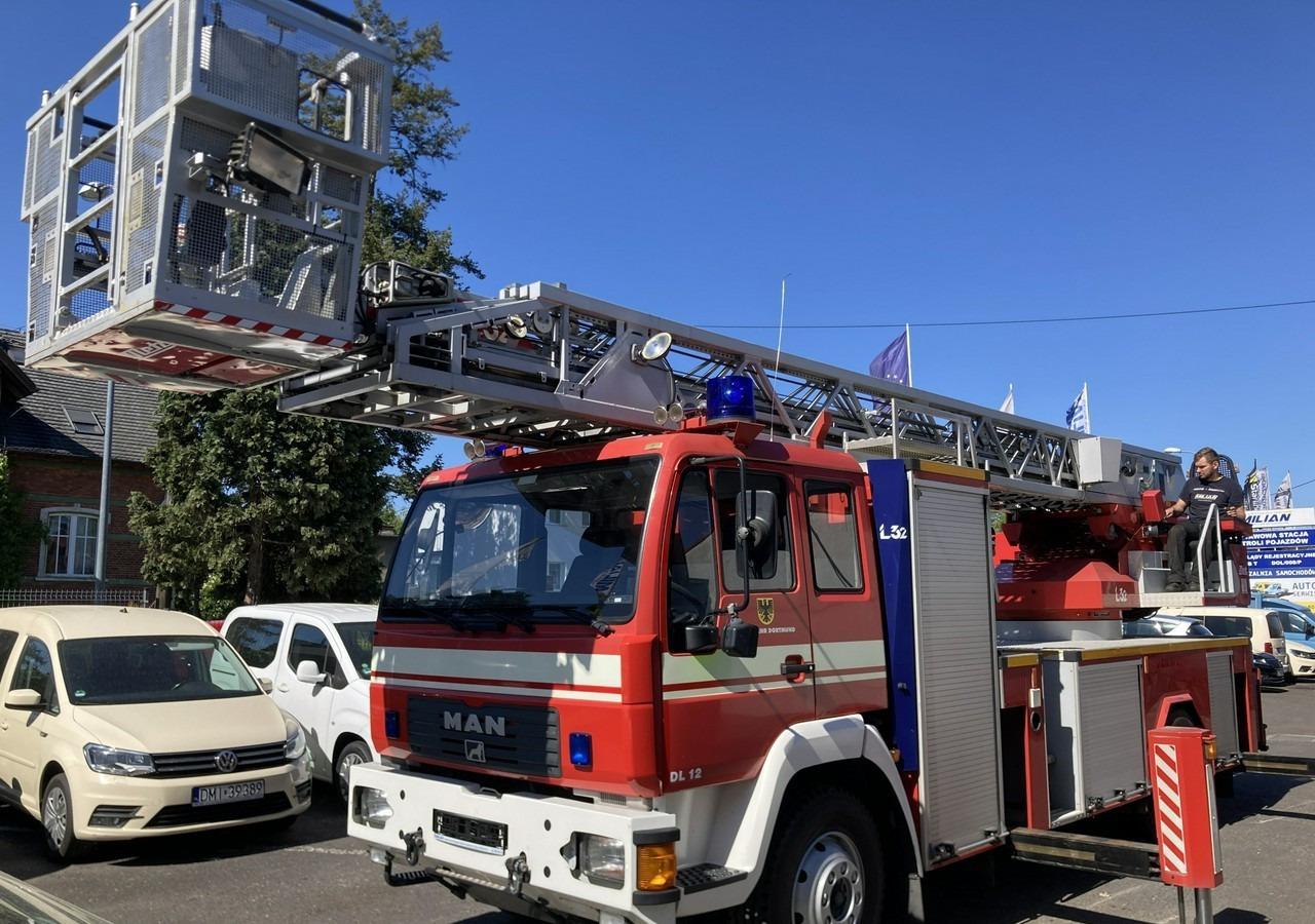 MAN Inny MAN Man 15,280 Straż pożarna drabina Strażacka zwyżka podnośnik 32m Metz - Camión de bomberos: foto 4 MAN Inny MAN Man 15,280 Straż pożarna drabina Strażacka zwyżka podnośnik 32m Metz - Camión de bomberos: foto 4