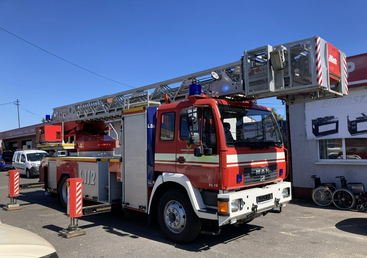MAN Inny MAN Man 15,280 Straż pożarna drabina Strażacka zwyżka podnośnik 32m Metz - Camión de bomberos: foto 1 MAN Inny MAN Man 15,280 Straż pożarna drabina Strażacka zwyżka podnośnik 32m Metz - Camión de bomberos: foto 1