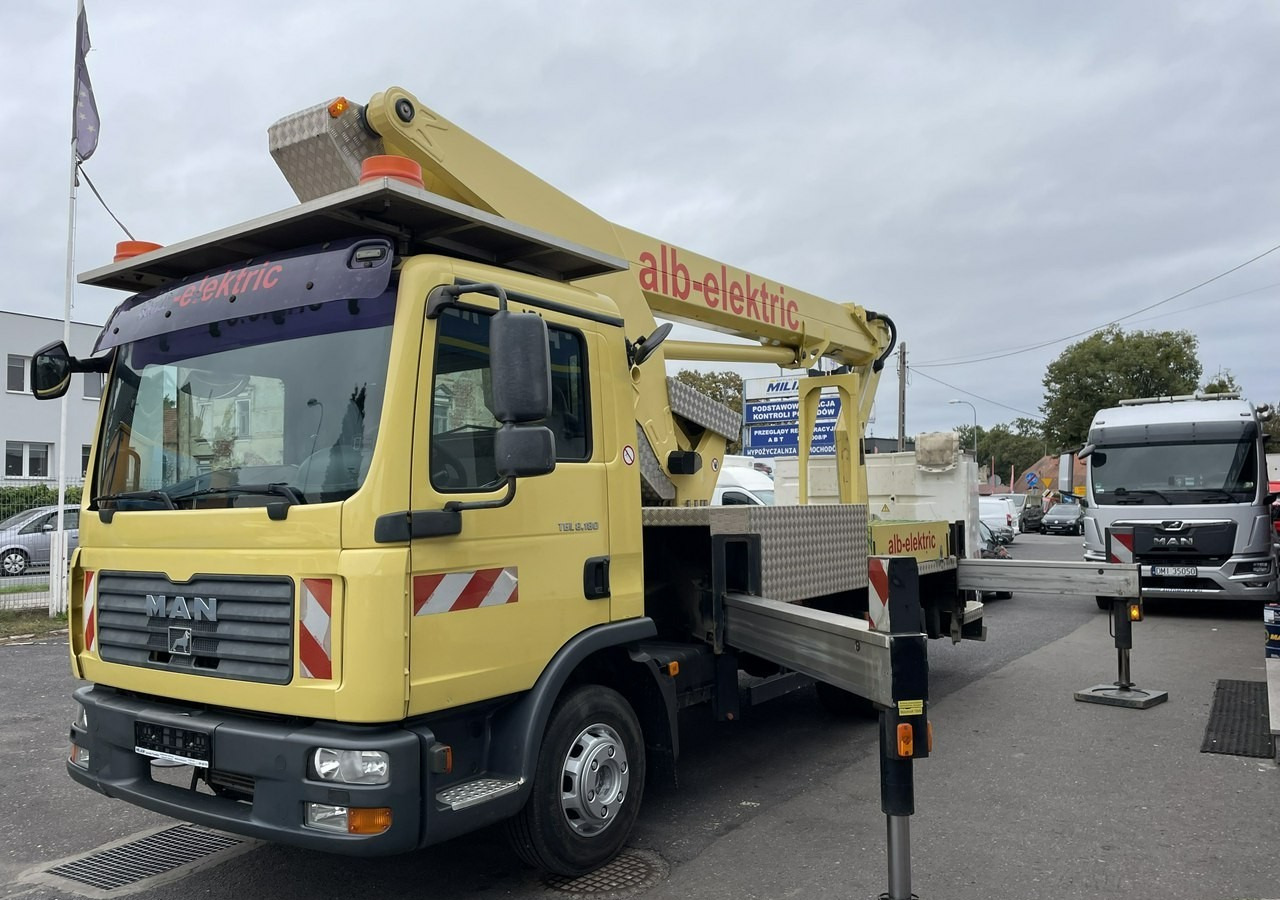 MAN Inny MAN Man TGL 8.180 Podnośnik koszowy 27m RUTHMANN T270 Zwyżka 2008 - Camión con plataforma elevadora: foto 1 MAN Inny MAN Man TGL 8.180 Podnośnik koszowy 27m RUTHMANN T270 Zwyżka 2008 - Camión con plataforma elevadora: foto 1