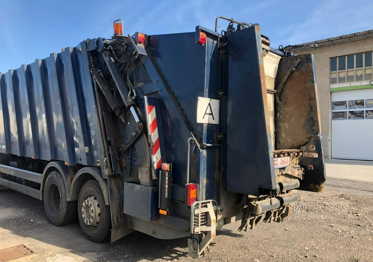 MAN TGA 26.320 Śmieciarka TGA 26.320 Śmieciarka Powerpress 525 FAUN 2008 - Camión de basura: foto 4 MAN TGA 26.320 Śmieciarka TGA 26.320 Śmieciarka Powerpress 525 FAUN 2008 - Camión de basura: foto 4