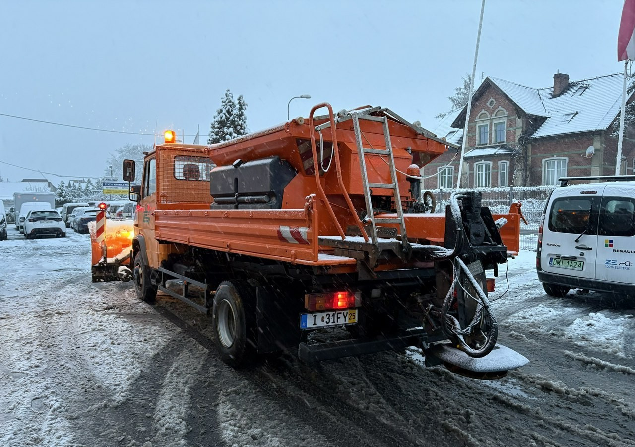 Mercedes-Benz Inny Mercedes-Benz Mercedes Vario 815 Wywrotka 4X4 2004 Pług posypywarka odśnieżarka - Máquina quitanieve: foto 2 Mercedes-Benz Inny Mercedes-Benz Mercedes Vario 815 Wywrotka 4X4 2004 Pług posypywarka odśnieżarka - Máquina quitanieve: foto 2