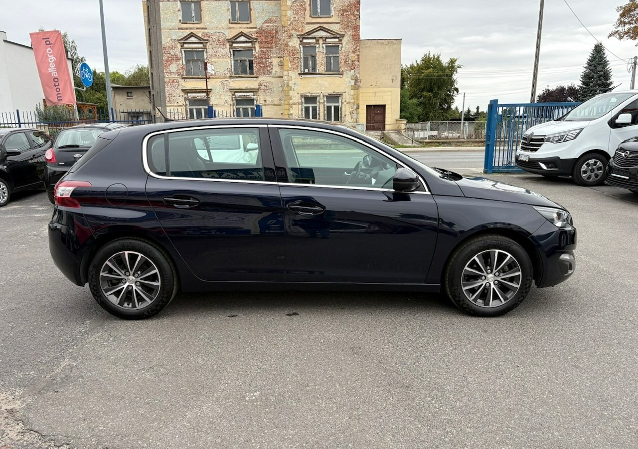 Peugeot 308 II Peugeot 308 HB 1.6HDI 85tkm FullLed Navi Klima 2016 - Hatchback: foto 3 Peugeot 308 II Peugeot 308 HB 1.6HDI 85tkm FullLed Navi Klima 2016 - Hatchback: foto 3