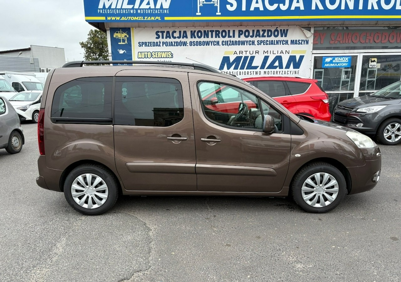 Peugeot Partner II Peugeot Partner Tepee 100 Family Model 2013 - Coche familiar: foto 2 Peugeot Partner II Peugeot Partner Tepee 100 Family Model 2013 - Coche familiar: foto 2