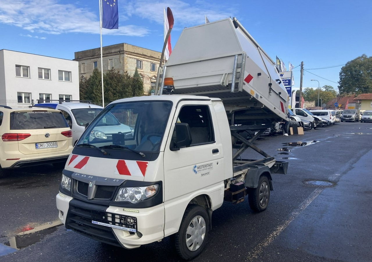 Piaggio Piaggio Porter Śmieciarka Wywrotka 2015 - Camión de basura: foto 1 Piaggio Piaggio Porter Śmieciarka Wywrotka 2015 - Camión de basura: foto 1