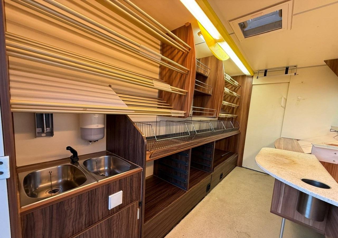 Renault Master Autosklep pieczyw Sklep Gastronomiczny Food Truck Foodtruck BORCO 20 - Camión tienda: foto 5 Renault Master Autosklep pieczyw Sklep Gastronomiczny Food Truck Foodtruck BORCO 20 - Camión tienda: foto 5