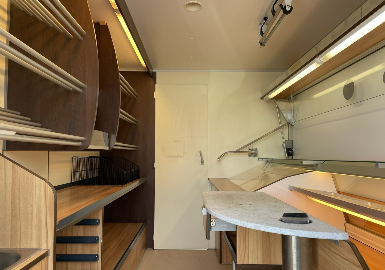 Renault Master Autosklep pieczyw Sklep Gastronomiczny Food Truck Foodtruck Borco 20 - Camión tienda: foto 2 Renault Master Autosklep pieczyw Sklep Gastronomiczny Food Truck Foodtruck Borco 20 - Camión tienda: foto 2