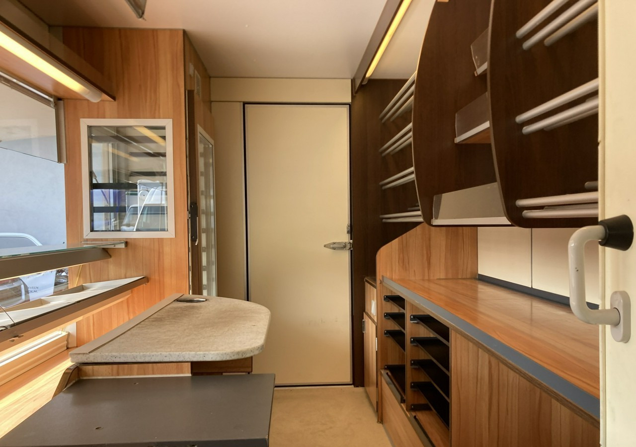 Renault Master Autosklep pieczywa Gastronomiczny Food Truck Foodtruck sklep BORCO20 - Camión tienda: foto 4 Renault Master Autosklep pieczywa Gastronomiczny Food Truck Foodtruck sklep BORCO20 - Camión tienda: foto 4