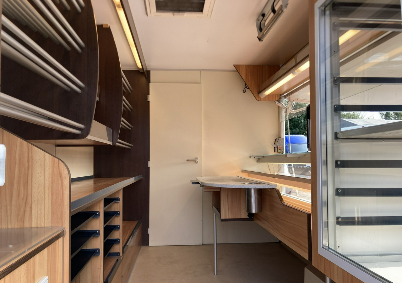 Renault Master Autosklep pieczywa Gastronomiczny Food Truck Foodtruck sklep BORCO20 - Camión tienda: foto 3 Renault Master Autosklep pieczywa Gastronomiczny Food Truck Foodtruck sklep BORCO20 - Camión tienda: foto 3