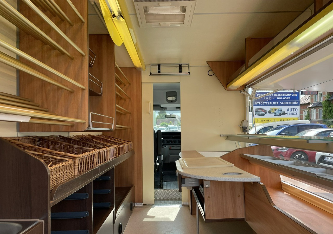 Renault Master Autosklep pieczywa Sklep Gastronomiczny Food Truck Foodtruck 2009 - Camión tienda: foto 3 Renault Master Autosklep pieczywa Sklep Gastronomiczny Food Truck Foodtruck 2009 - Camión tienda: foto 3