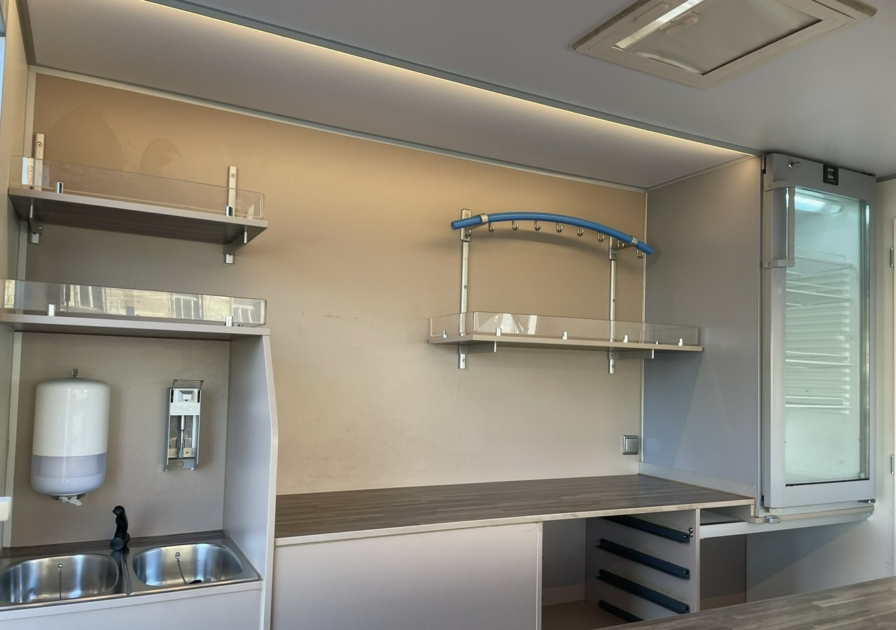 Renault Master Autosklep wędlin Gastronomiczny Food Truck Foodtruck Sklep Borco 201 - Camión tienda: foto 5 Renault Master Autosklep wędlin Gastronomiczny Food Truck Foodtruck Sklep Borco 201 - Camión tienda: foto 5