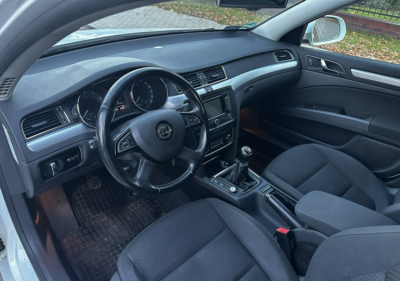 Skoda Superb II Skoda Superb 1.8TSI 160KM LPG PRINS 2035 KLIMA NAVI PDC XENON 2015 - Coche familiar: foto 3 Skoda Superb II Skoda Superb 1.8TSI 160KM LPG PRINS 2035 KLIMA NAVI PDC XENON 2015 - Coche familiar: foto 3