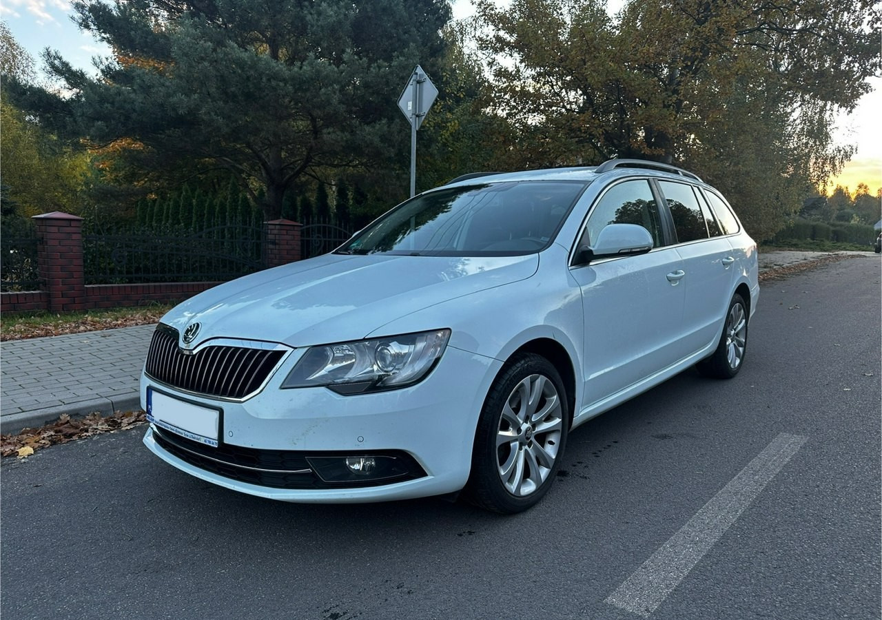 Skoda Superb II Skoda Superb 1.8TSI 160KM LPG PRINS 2035 KLIMA NAVI PDC XENON 2015 - Coche familiar: foto 1 Skoda Superb II Skoda Superb 1.8TSI 160KM LPG PRINS 2035 KLIMA NAVI PDC XENON 2015 - Coche familiar: foto 1