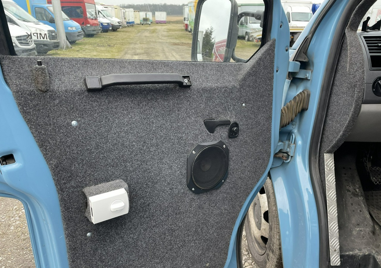 Vehículo de colección Volkswagen Transporter T5 Transporter Bankowóz kuloodporny opancerzony Model 2015: foto 11