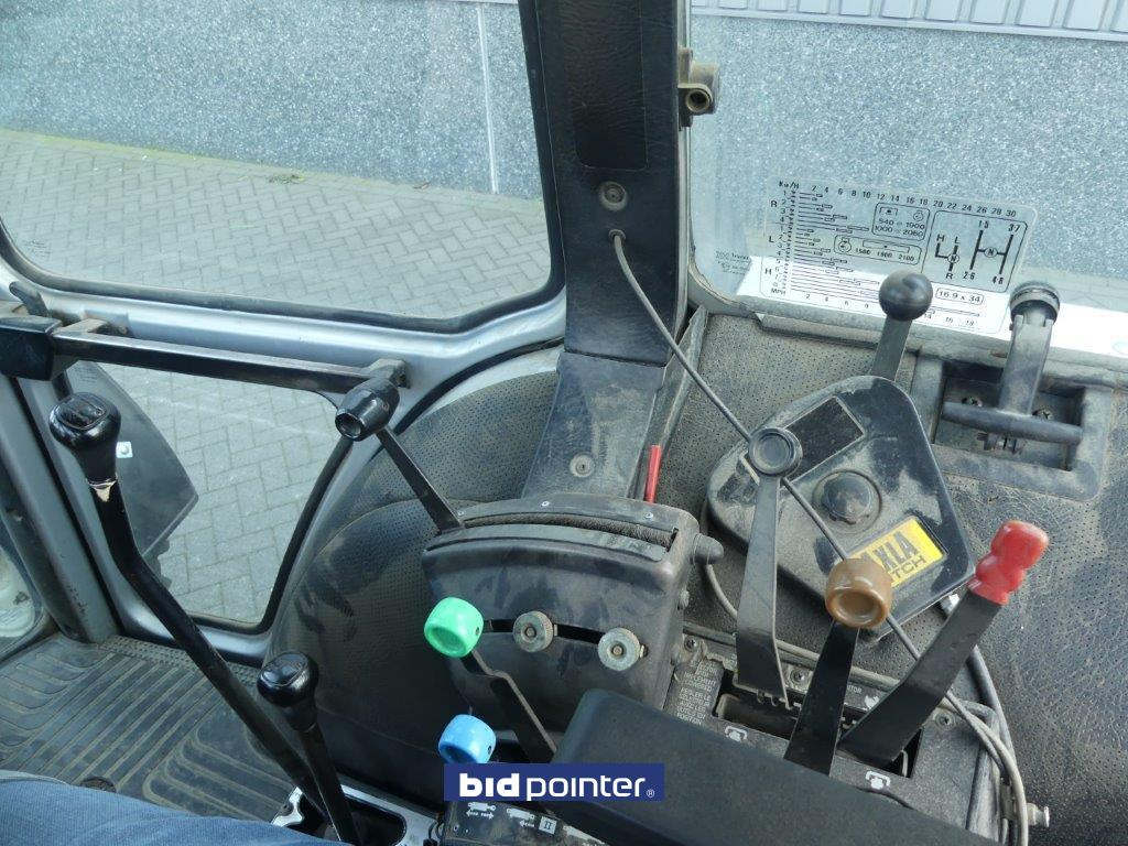 Tractor Ford 7810 Silver Jubilee: foto 17