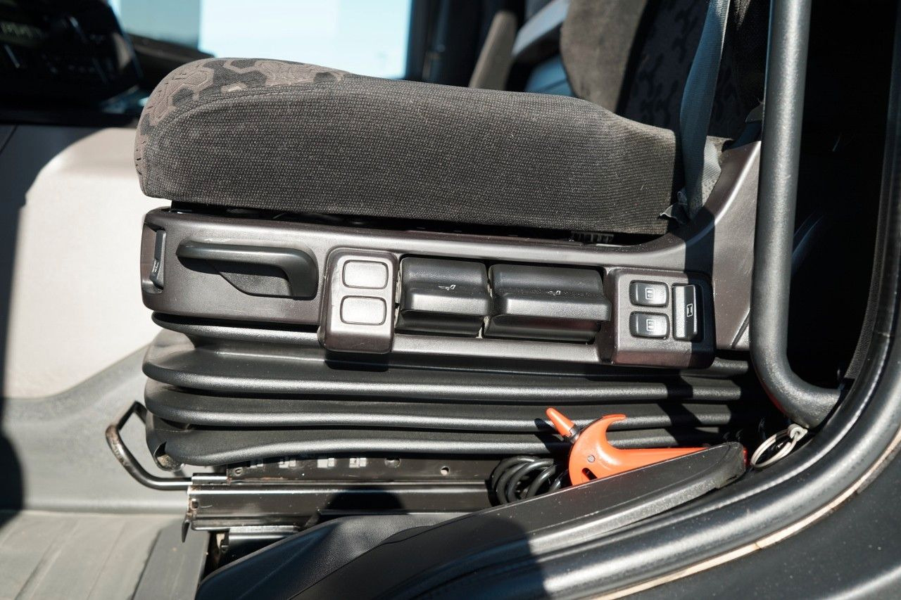 Cabeza tractora Scania P 450 / RETARDER / HYDRAULIKA / NISKA KABINA: foto 23