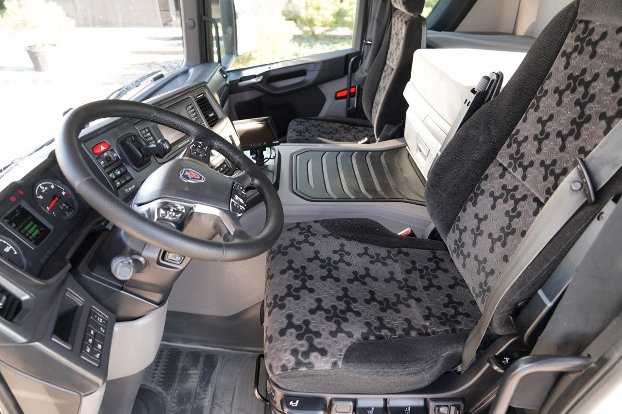 Cabeza tractora Scania P 450 / RETARDER / HYDRAULIKA / NISKA KABINA: foto 24