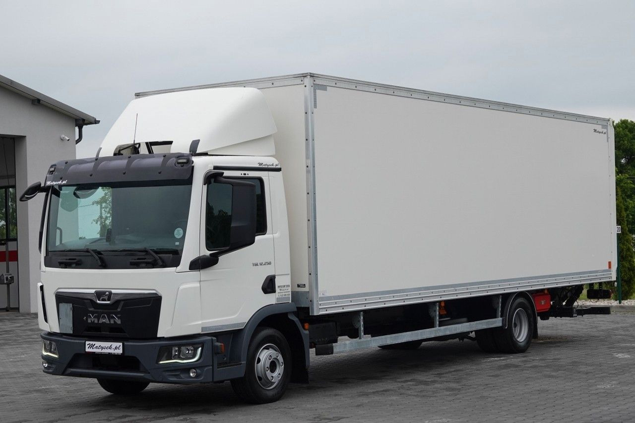MAN TGL 12.250 / SOLÓWKA / KONTENER 8 M / WINDA / BO - Camión caja cerrada: foto 4 MAN TGL 12.250 / SOLÓWKA / KONTENER 8 M / WINDA / BO - Camión caja cerrada: foto 4