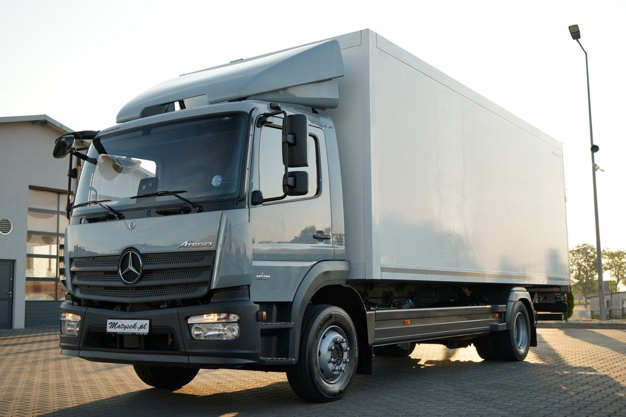 Mercedes-Benz ATEGO 1521 / IZOTERMA / KONTENER / WINDA BAR - - Furgoneta frigorifica: foto 4 Mercedes-Benz ATEGO 1521 / IZOTERMA / KONTENER / WINDA BAR - - Furgoneta frigorifica: foto 4