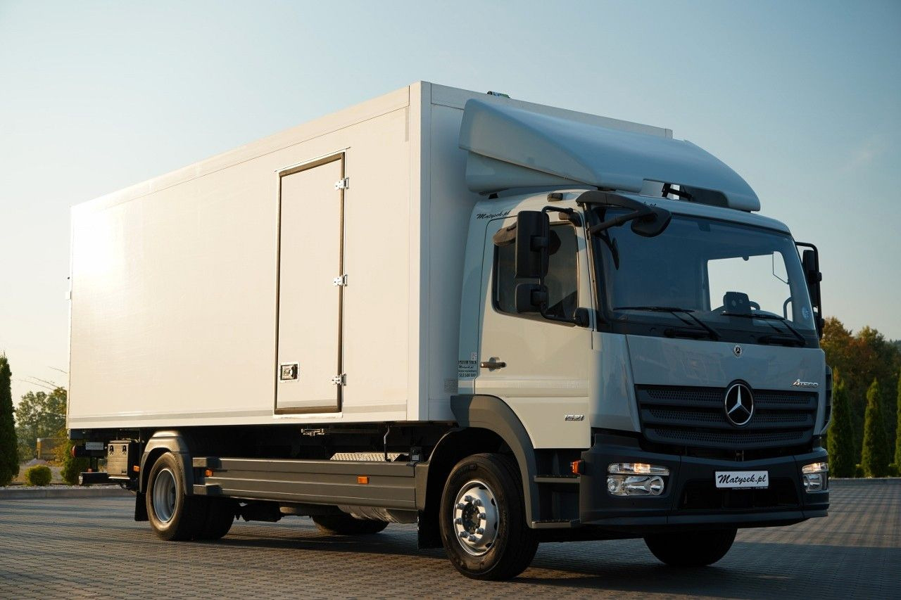 Mercedes-Benz ATEGO 1521 / IZOTERMA / KONTENER / WINDA BAR - - Furgoneta frigorifica: foto 1 Mercedes-Benz ATEGO 1521 / IZOTERMA / KONTENER / WINDA BAR - - Furgoneta frigorifica: foto 1