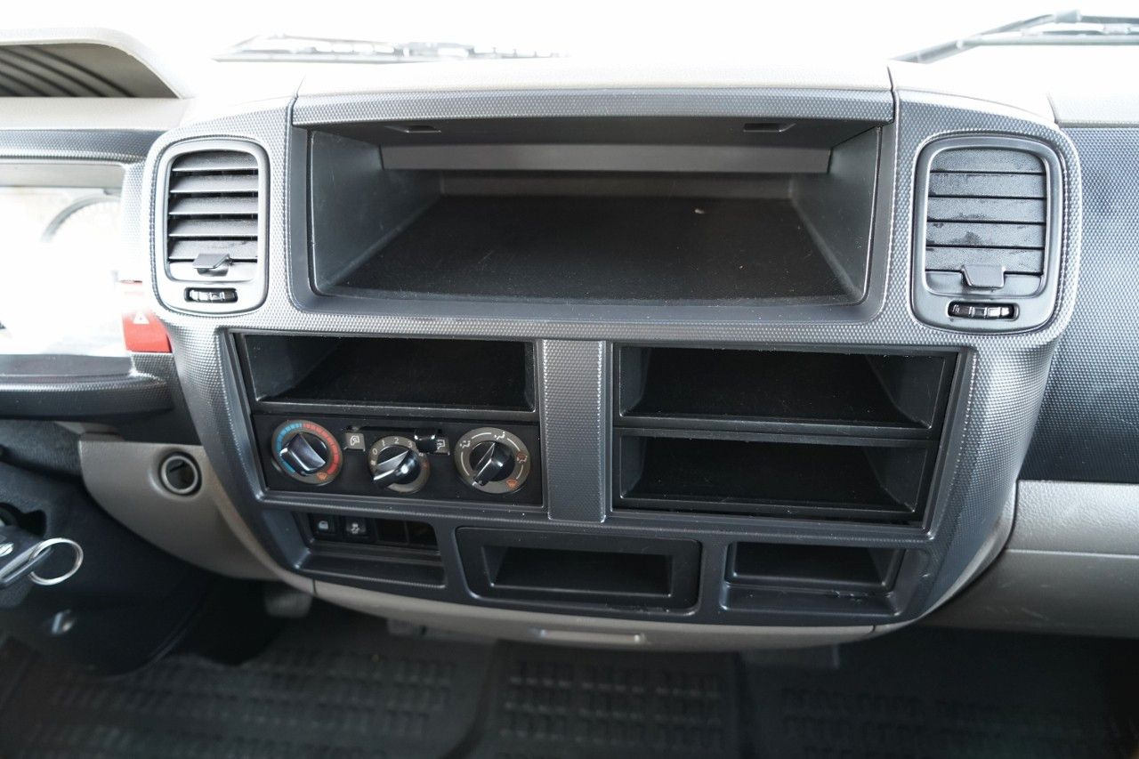 Camión con plataforma elevadora Nissan CABSTAR / ZWYŻKA 16,3 METRÓW / BLIŹNIAK / UDŹWIG: foto 37 Camión con plataforma elevadora Nissan CABSTAR / ZWYŻKA 16,3 METRÓW / BLIŹNIAK / UDŹWIG: foto 37