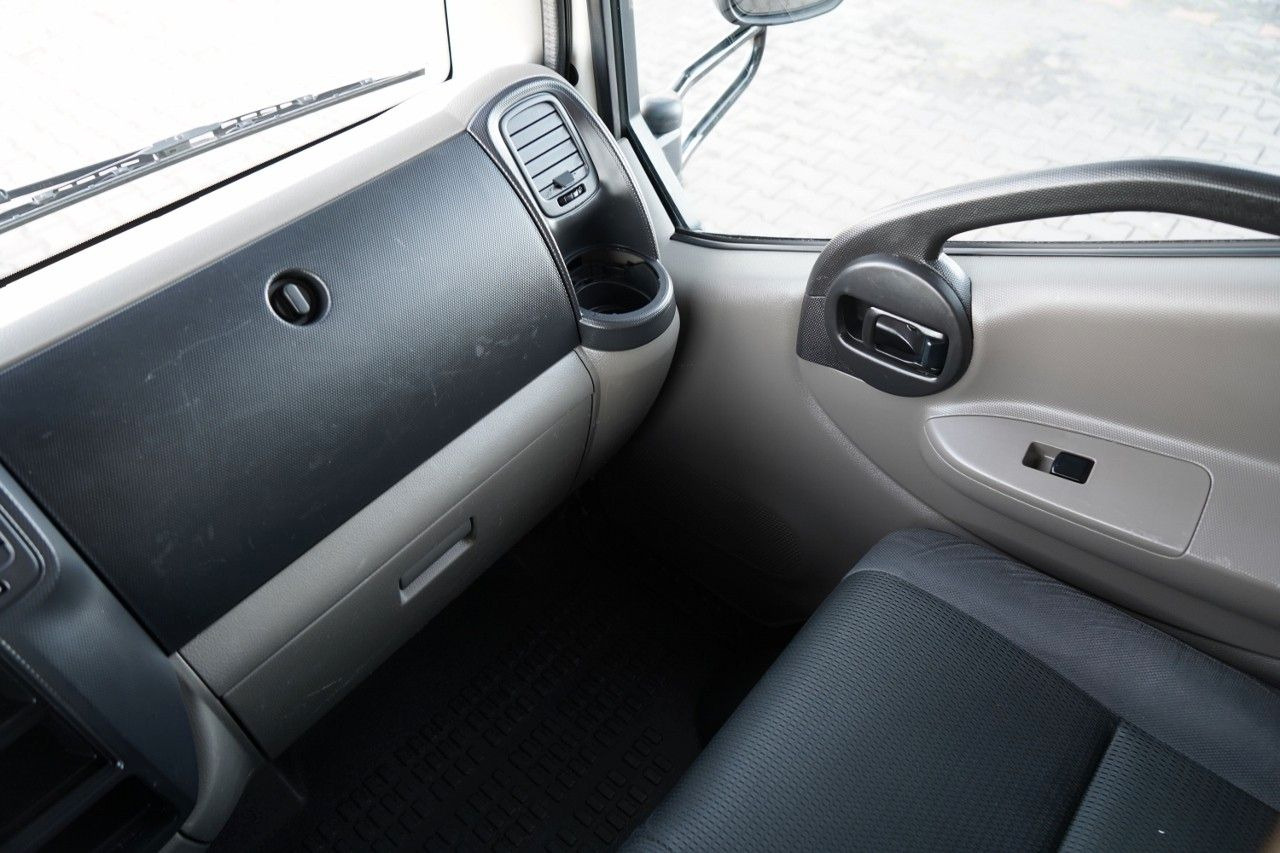 Camión con plataforma elevadora Nissan CABSTAR / ZWYŻKA 16,3 METRÓW / BLIŹNIAK / UDŹWIG: foto 39 Camión con plataforma elevadora Nissan CABSTAR / ZWYŻKA 16,3 METRÓW / BLIŹNIAK / UDŹWIG: foto 39