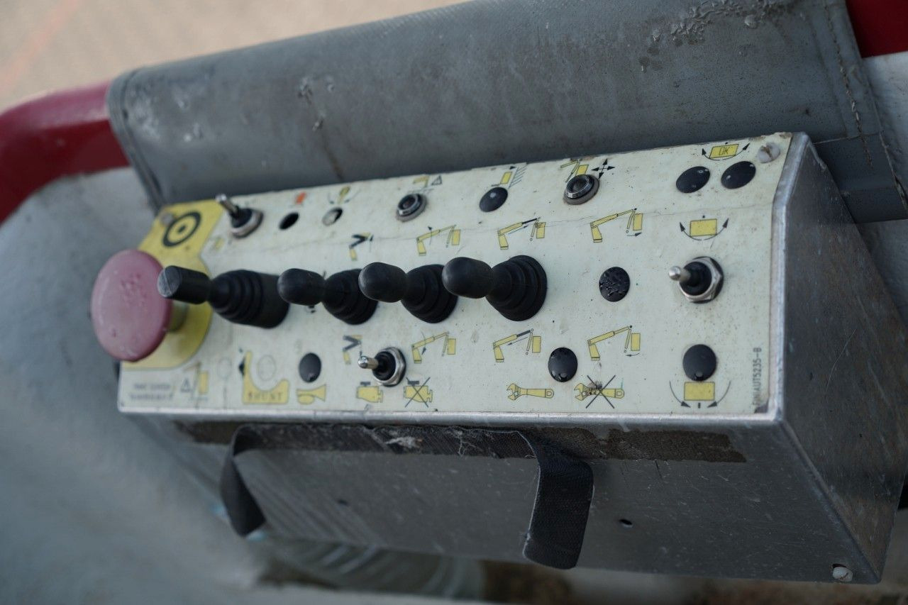 Camión con plataforma elevadora Nissan CABSTAR / ZWYŻKA 16,3 METRÓW / BLIŹNIAK / UDŹWIG: foto 26 Camión con plataforma elevadora Nissan CABSTAR / ZWYŻKA 16,3 METRÓW / BLIŹNIAK / UDŹWIG: foto 26