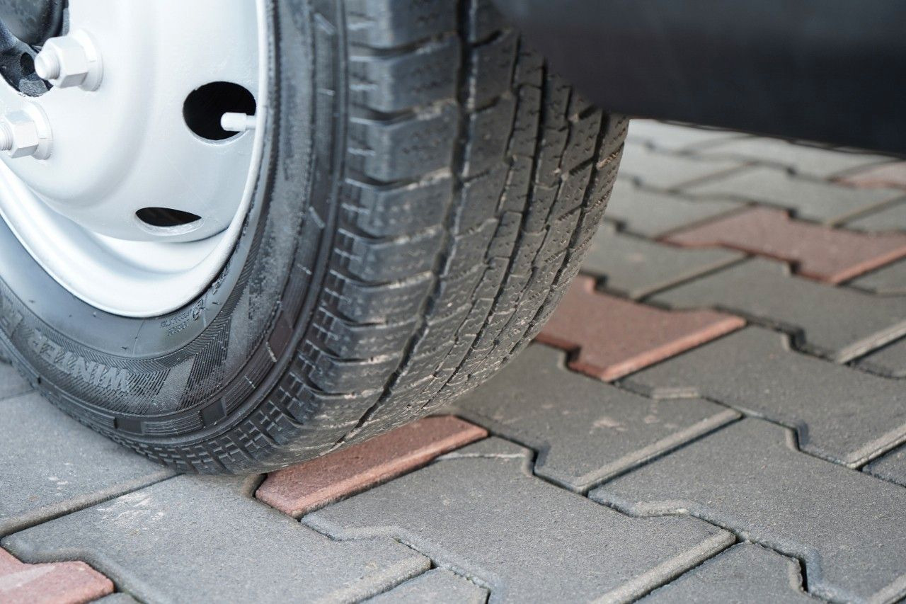 Camión con plataforma elevadora Nissan CABSTAR / ZWYŻKA 16,3 METRÓW / BLIŹNIAK / UDŹWIG: foto 28 Camión con plataforma elevadora Nissan CABSTAR / ZWYŻKA 16,3 METRÓW / BLIŹNIAK / UDŹWIG: foto 28