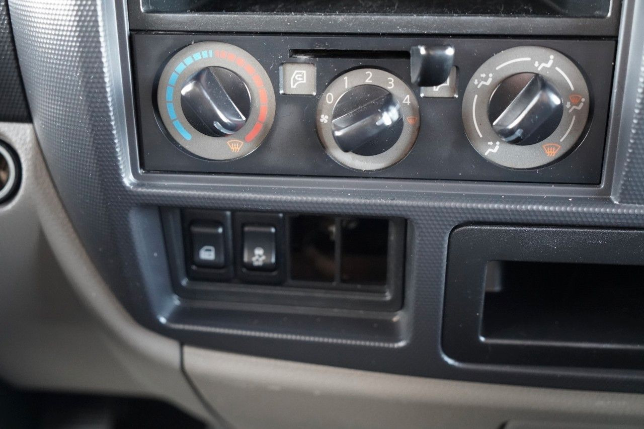 Camión con plataforma elevadora Nissan CABSTAR / ZWYŻKA 16,3 METRÓW / BLIŹNIAK / UDŹWIG: foto 38 Camión con plataforma elevadora Nissan CABSTAR / ZWYŻKA 16,3 METRÓW / BLIŹNIAK / UDŹWIG: foto 38