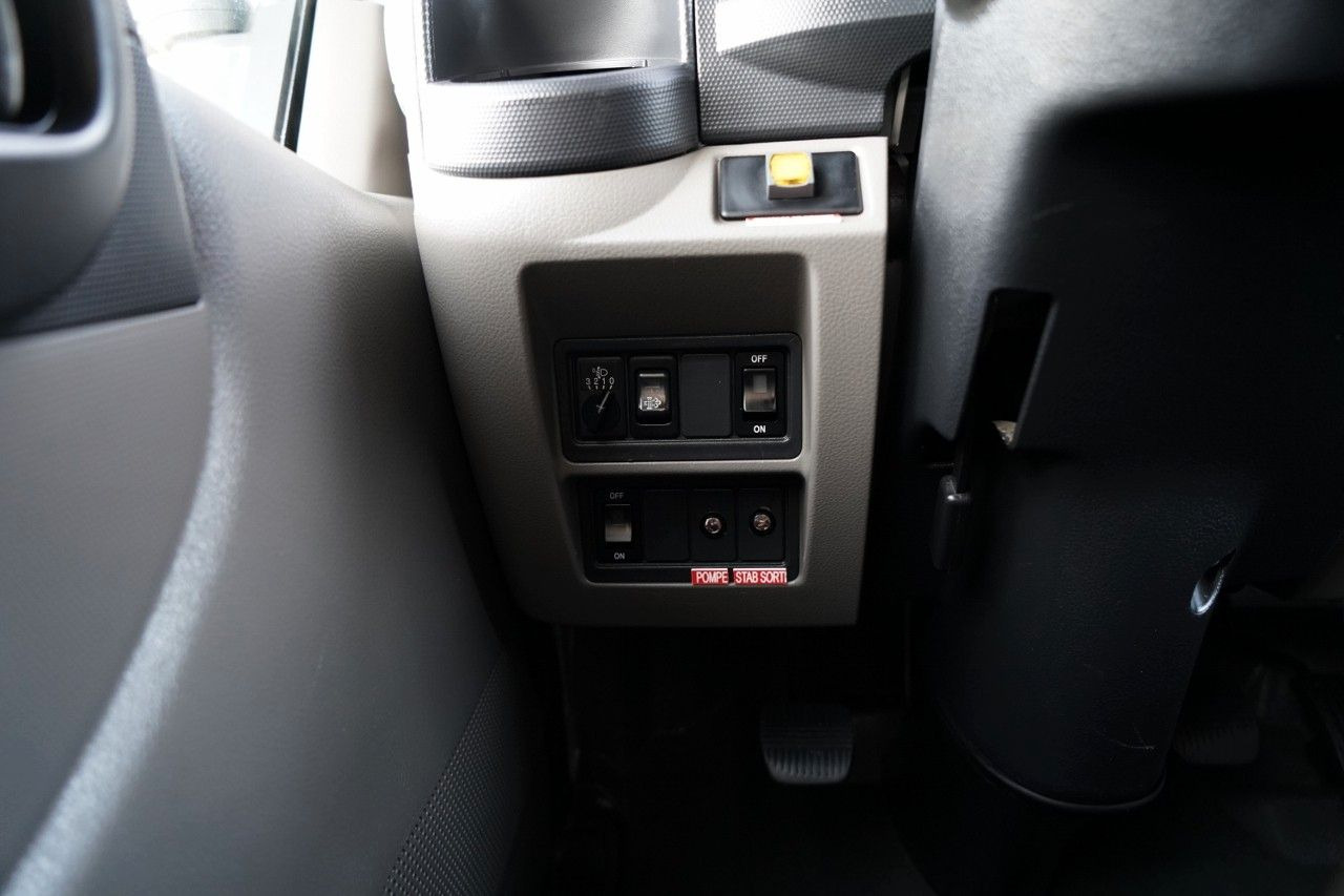 Camión con plataforma elevadora Nissan CABSTAR / ZWYŻKA 16,3 METRÓW / BLIŹNIAK / UDŹWIG: foto 40 Camión con plataforma elevadora Nissan CABSTAR / ZWYŻKA 16,3 METRÓW / BLIŹNIAK / UDŹWIG: foto 40