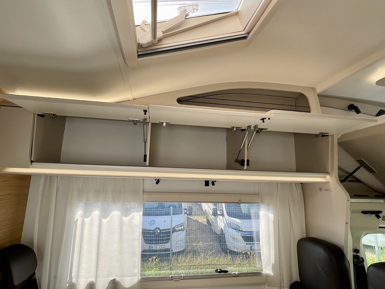 Autocaravana capuchina ADRIA: foto 8 Autocaravana capuchina ADRIA: foto 8