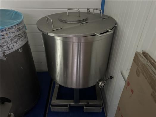 NNP 200L stainless holding tank - Maquinaria de alimentación: foto 2 NNP 200L stainless holding tank - Maquinaria de alimentación: foto 2